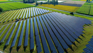 Imagem destaque do artigo "Usina solar: o que é, como funciona, vantagens e tipos"